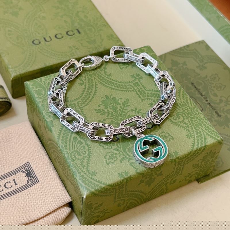 G*u*i bracelets